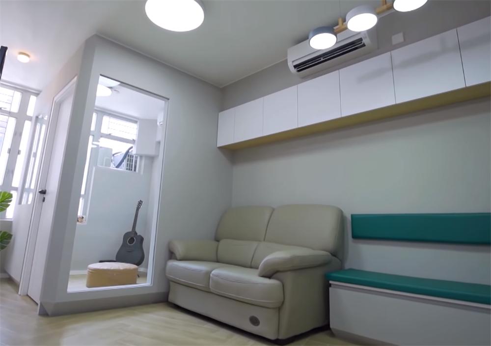 Căn hộ 27m2 được cải tạo thành 2 phòng ngủ nhưng vẫn đón được ánh sáng tự nhiên và đủ tầm nhìn